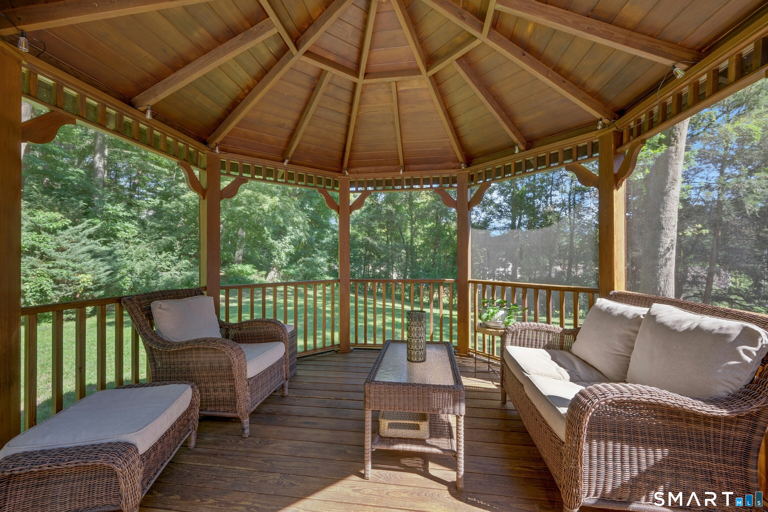 6 Stoneleigh Square Fairfield CT 06825
