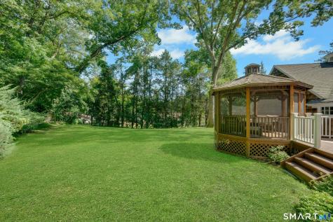 6 Stoneleigh Square Fairfield CT 06825