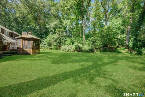 6 Stoneleigh Square Fairfield CT 06825