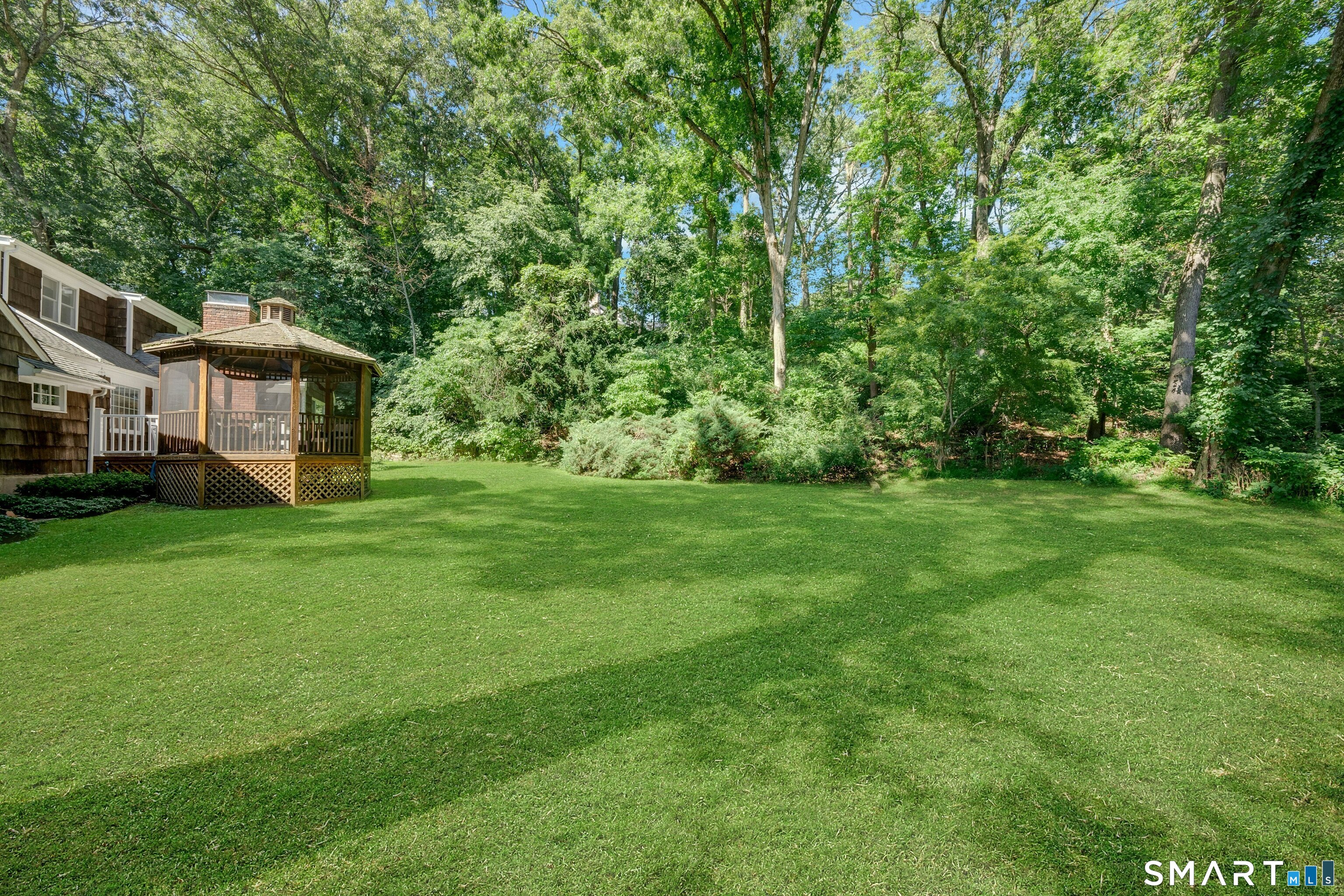 6 Stoneleigh Square Fairfield CT 06825