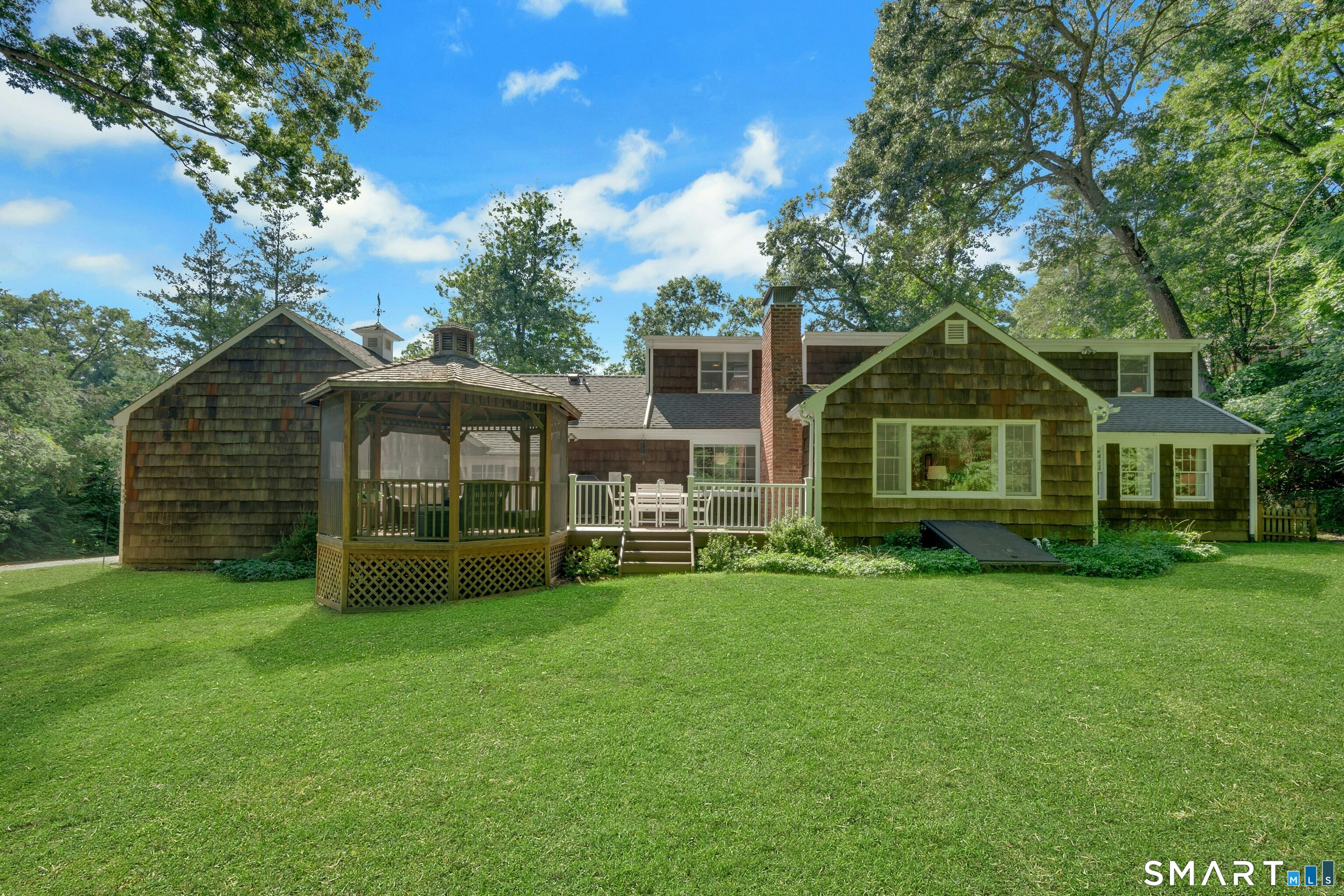 6 Stoneleigh Square Fairfield CT 06825