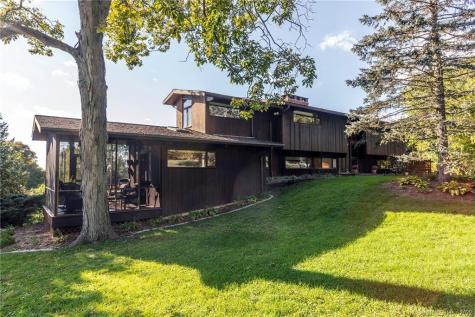 14 Old Boston Post Drive Roxbury CT 06783