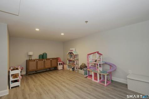 146 Tanton Hill Road Ridgefield CT 06877