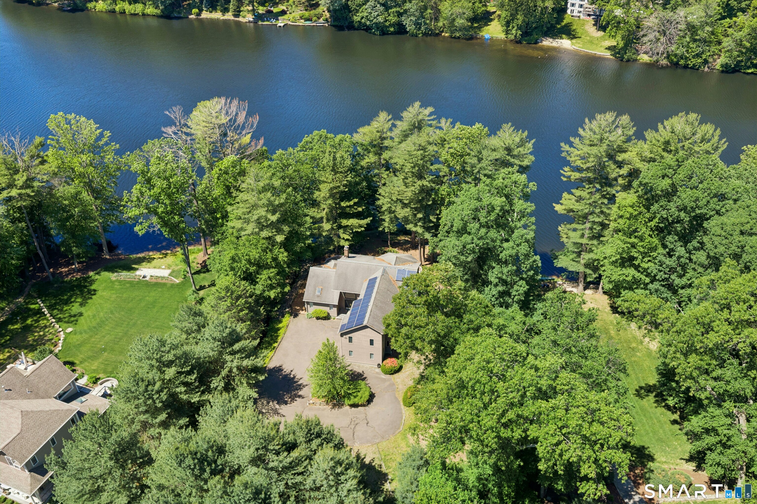 Trumbull CT, 141 Canoe Brook Road
