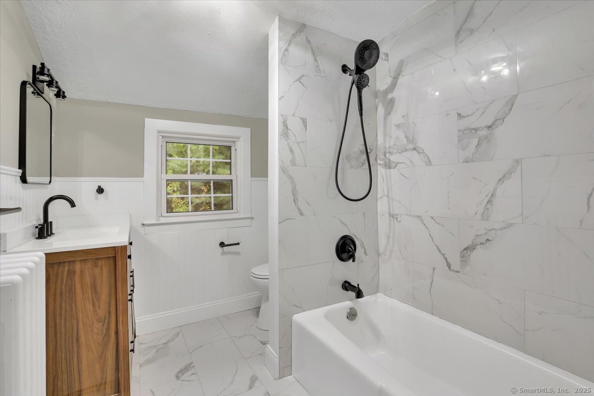 25 Bolleswood Lane Avon CT 06001