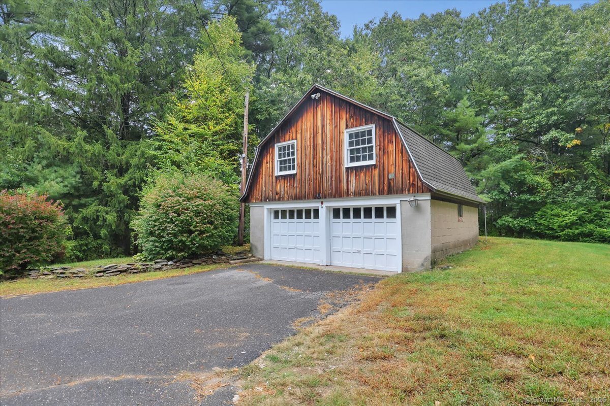 25 Bolleswood Lane Avon CT 06001