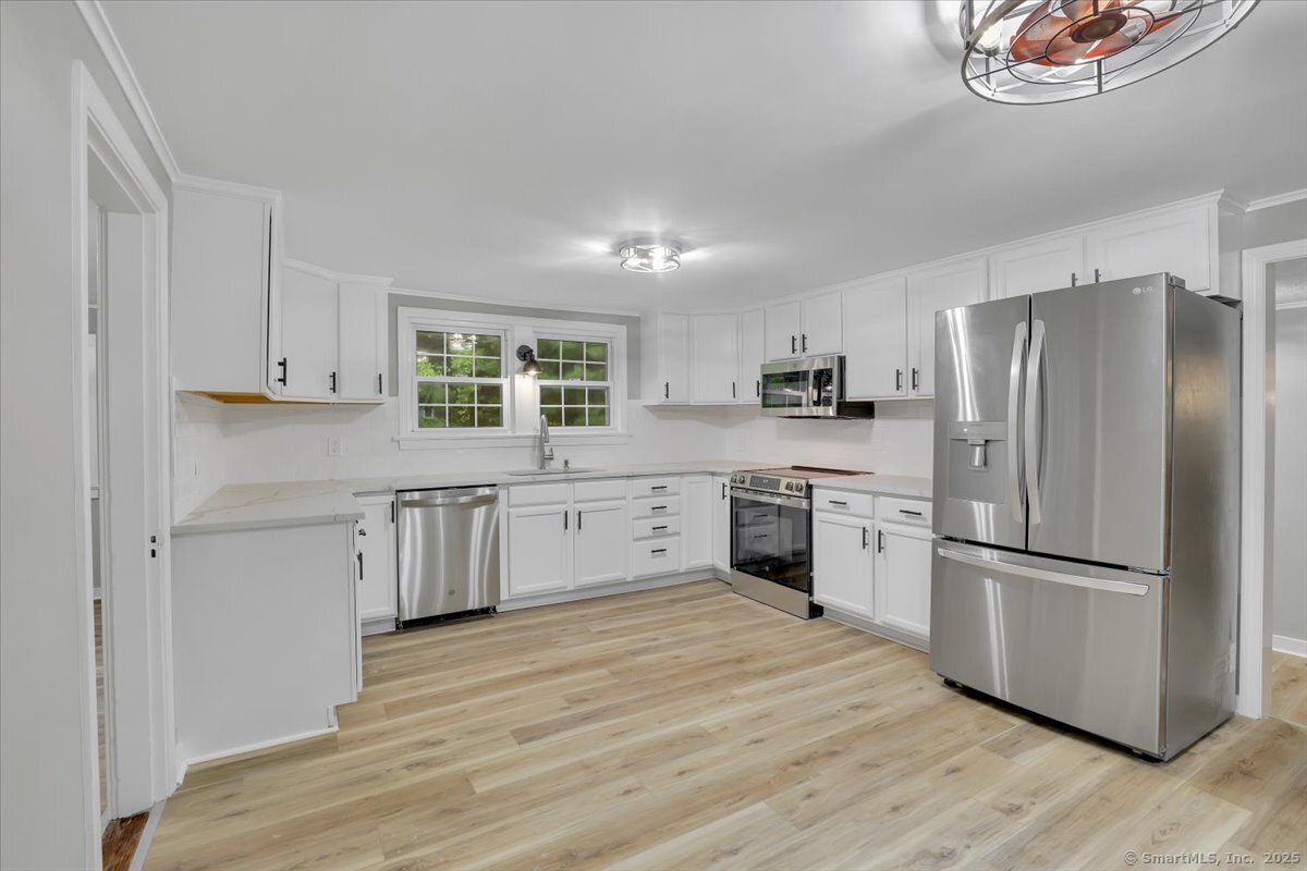 25 Bolleswood Lane Avon CT 06001