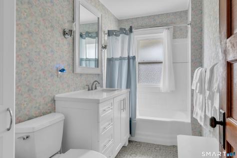 9 East Bishop Street Waterford CT 06385