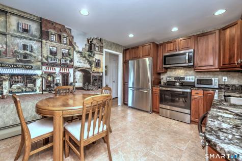 31 Paugussett Road Newtown CT 06482
