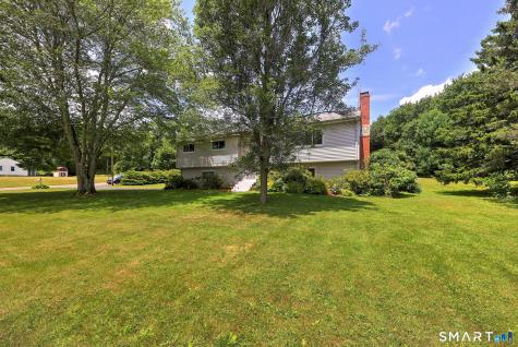 31 Paugussett Road Newtown CT 06482