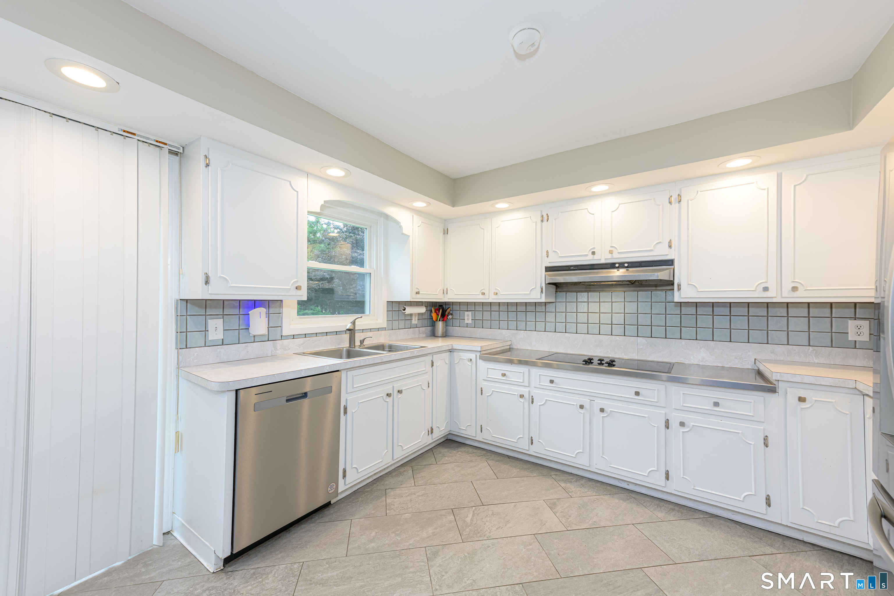 26 Dorchester Lane Branford CT 06405