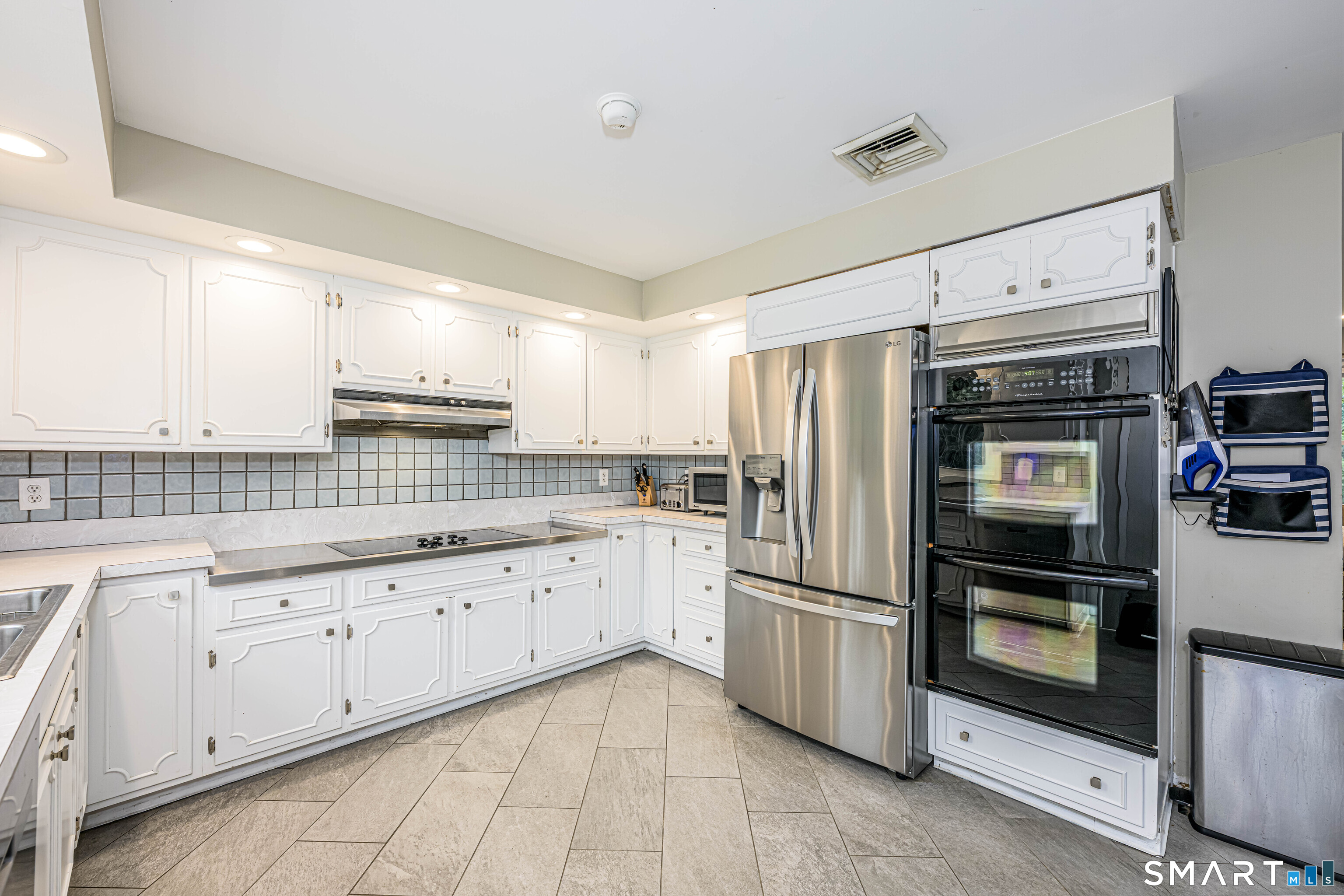 26 Dorchester Lane Branford CT 06405