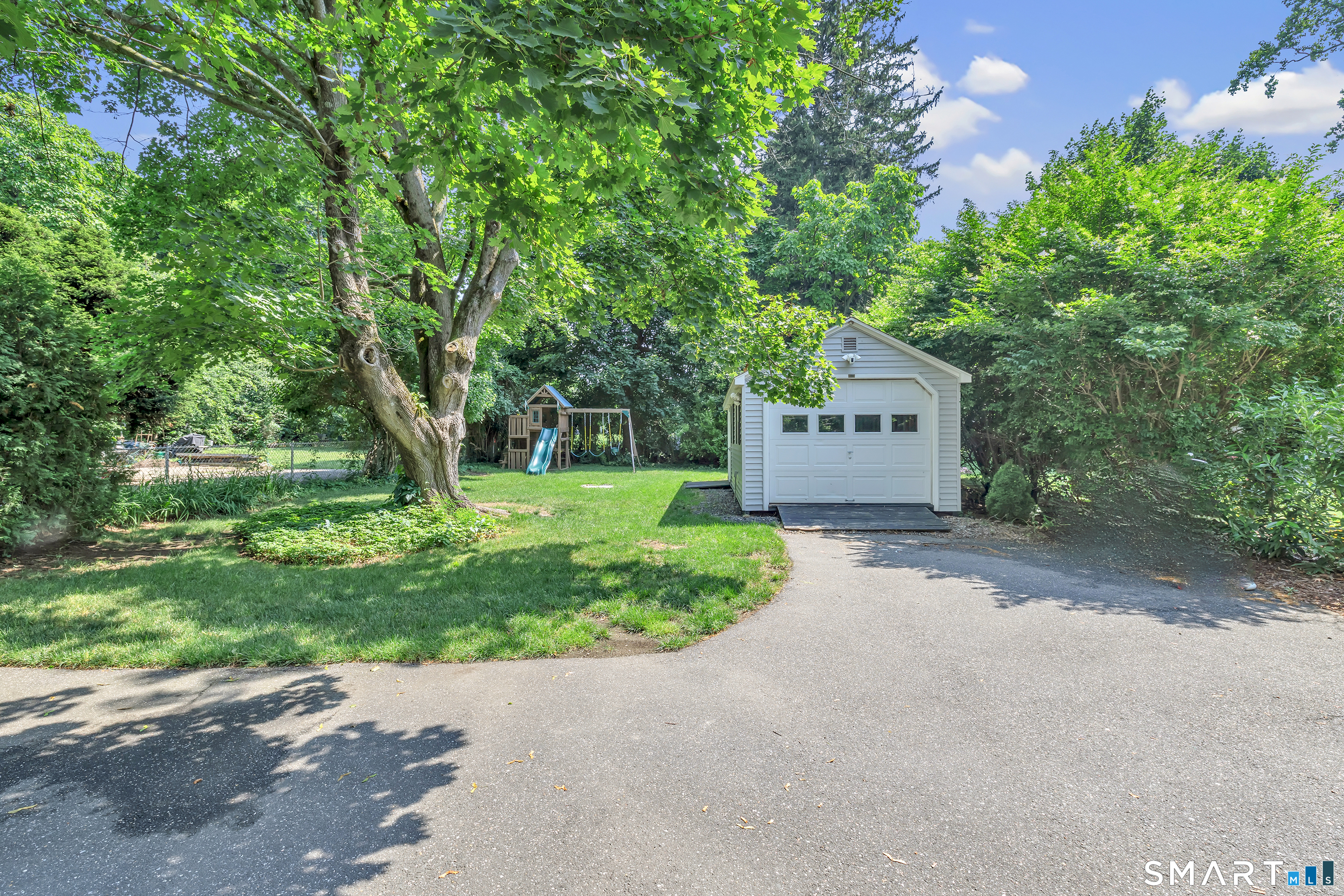 2082 Stratfield Road Fairfield CT 06825