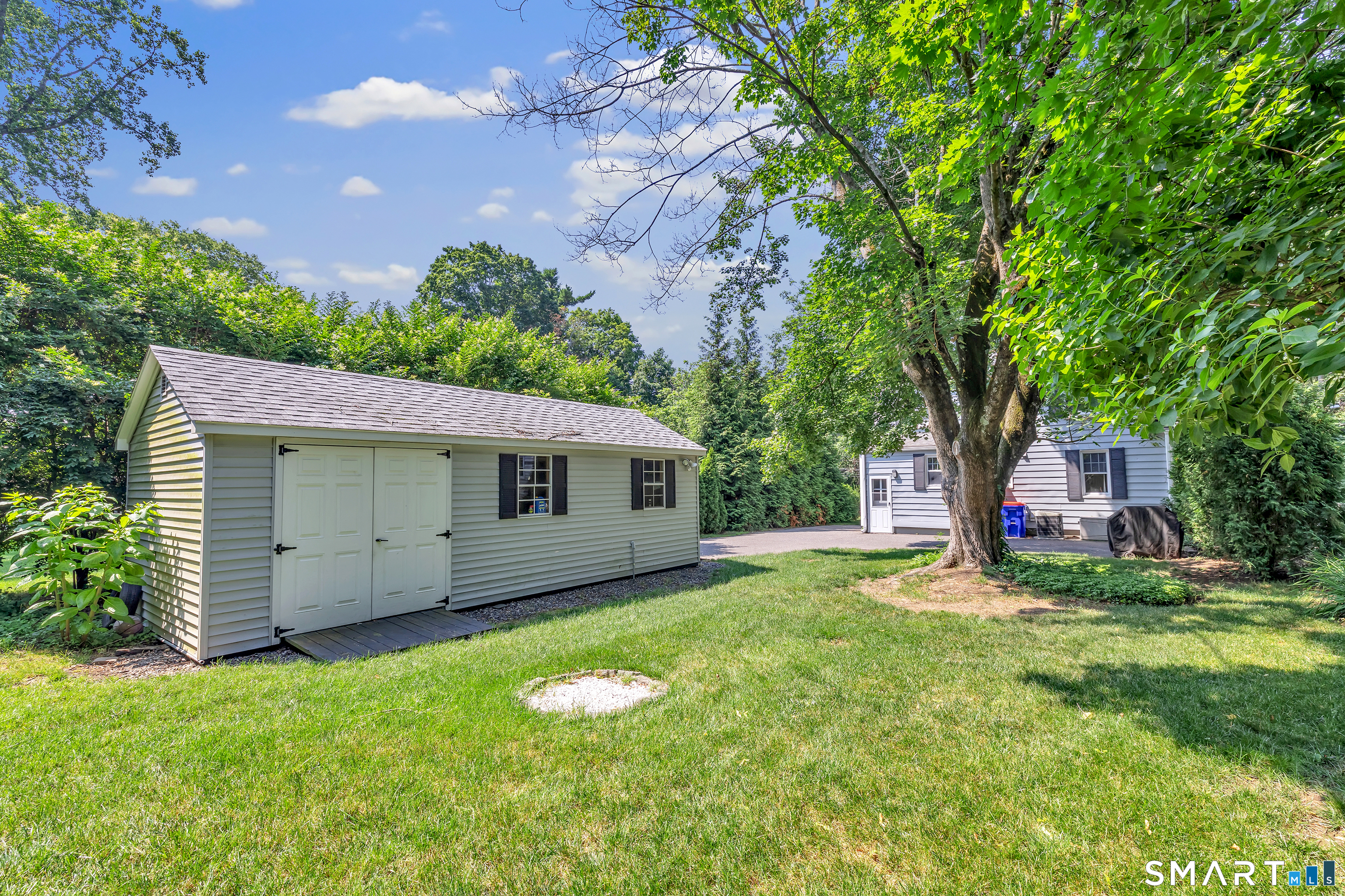 2082 Stratfield Road Fairfield CT 06825