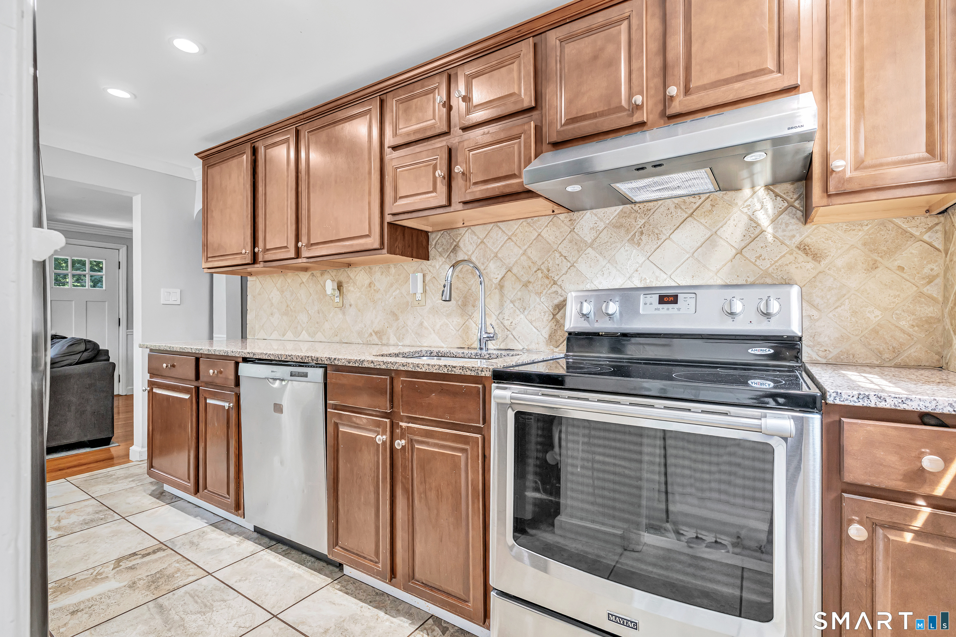 2082 Stratfield Road Fairfield CT 06825