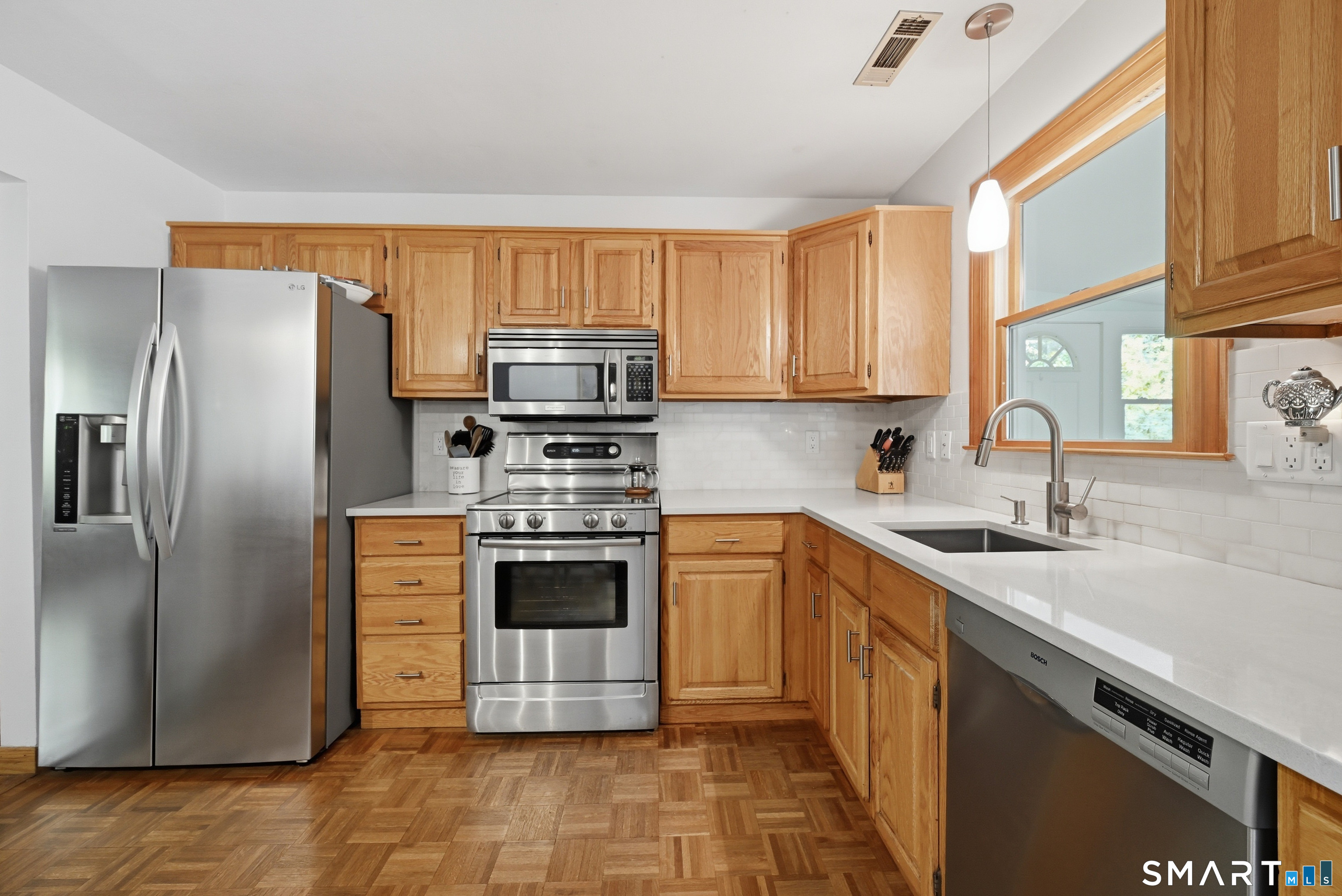 19 Willow Run Brookfield CT 06804