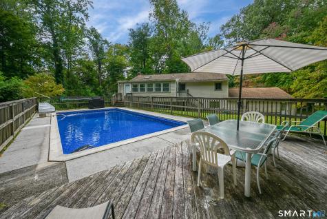 19 Willow Run Brookfield CT 06804