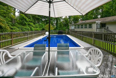 19 Willow Run Brookfield CT 06804