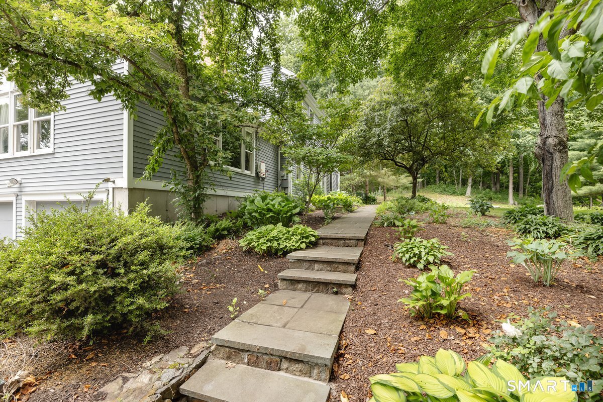 17 Sweet Meadow Road Newtown CT 06470