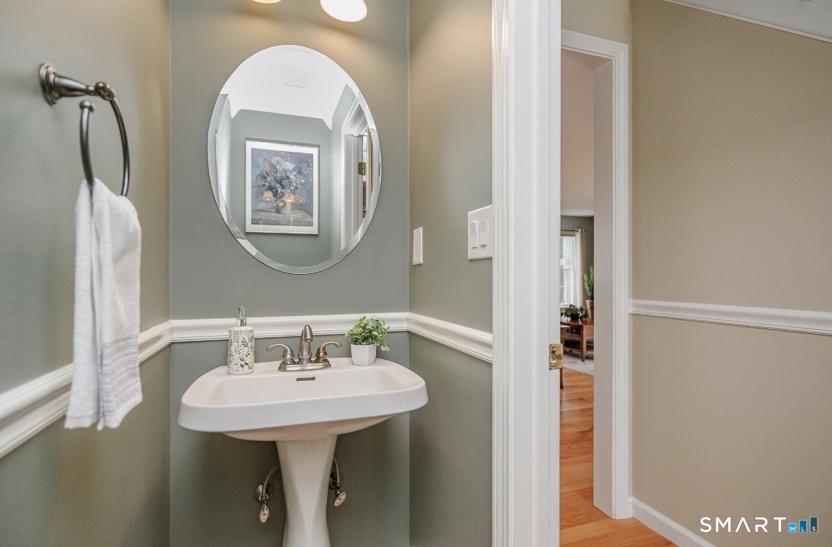 10 Sweetbriar Lane Newtown CT 06482