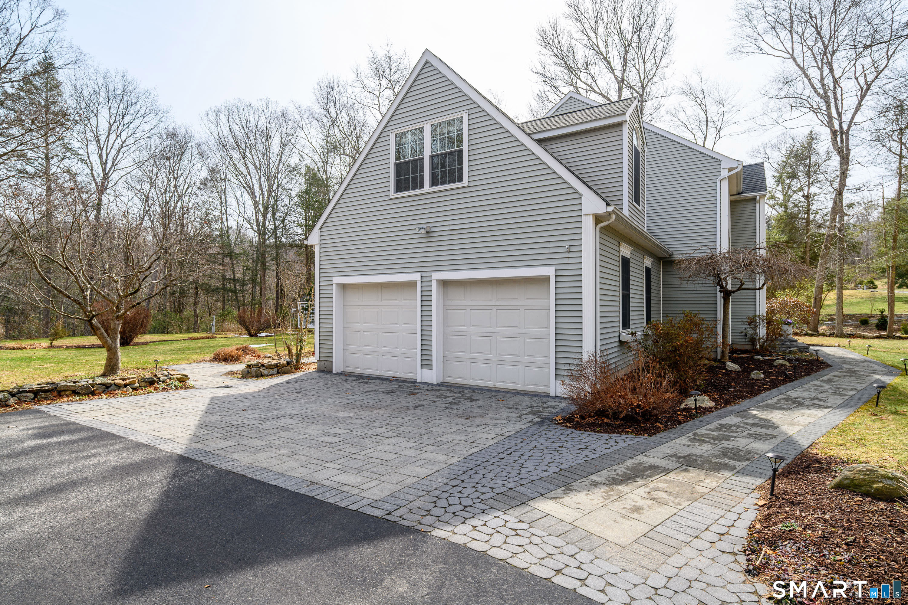 10 Sweetbriar Lane Newtown CT 06482