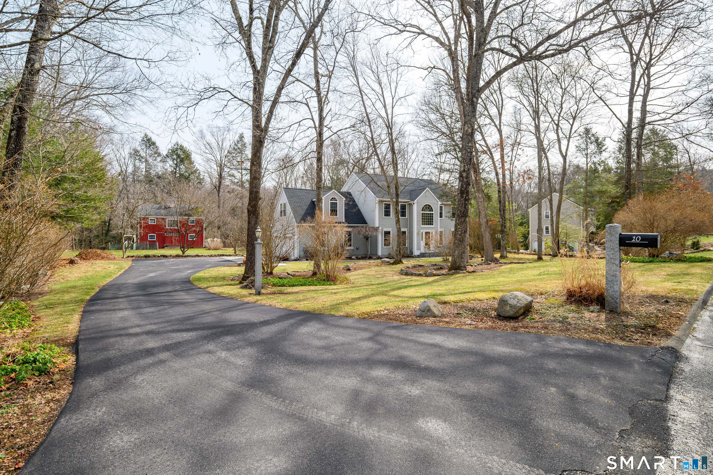 10 Sweetbriar Lane Newtown CT 06482