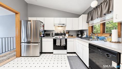 17 Pier Court Milford CT 06460