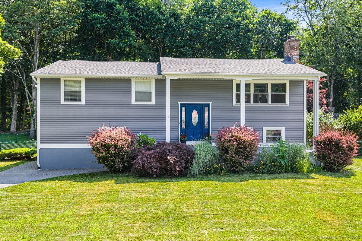 9 Indian Valley Drive Waterford CT 06385