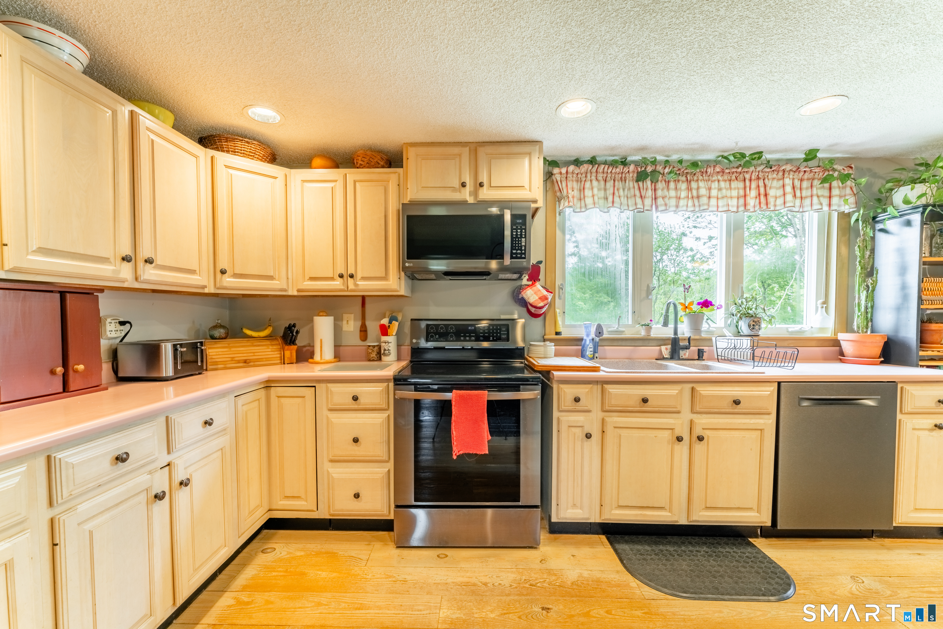 894 Route 169 Woodstock CT 06281