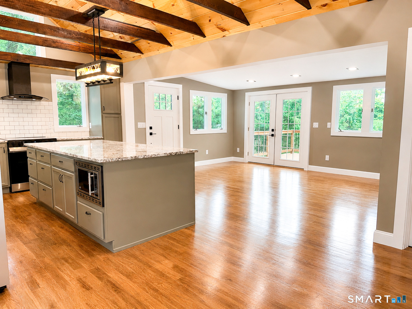 4 Mohawk Trail East Hampton CT 06424
