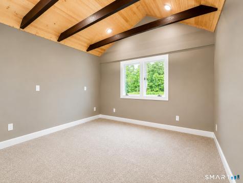 4 Mohawk Trail East Hampton CT 06424