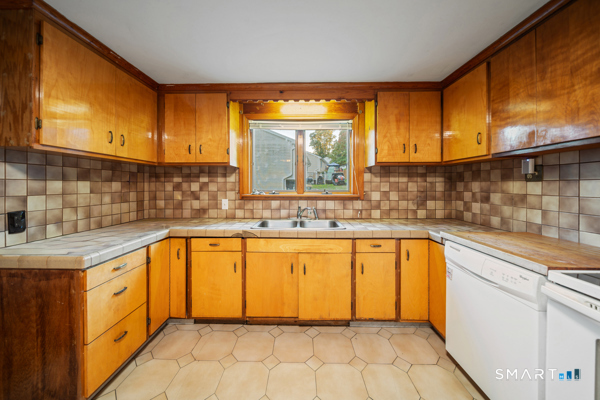 754 Jones Hill Road West Haven CT 06516