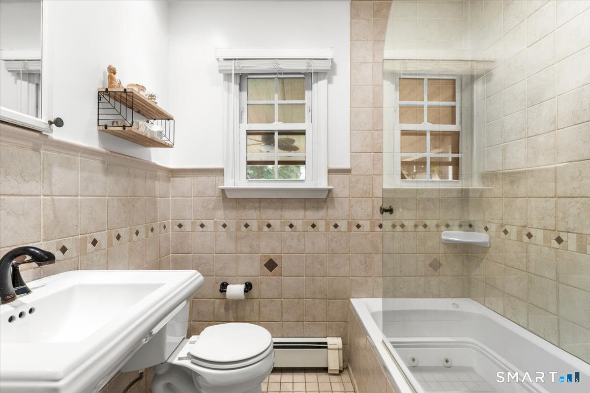 264 Sunrise Terrace Bridgeport CT 06606