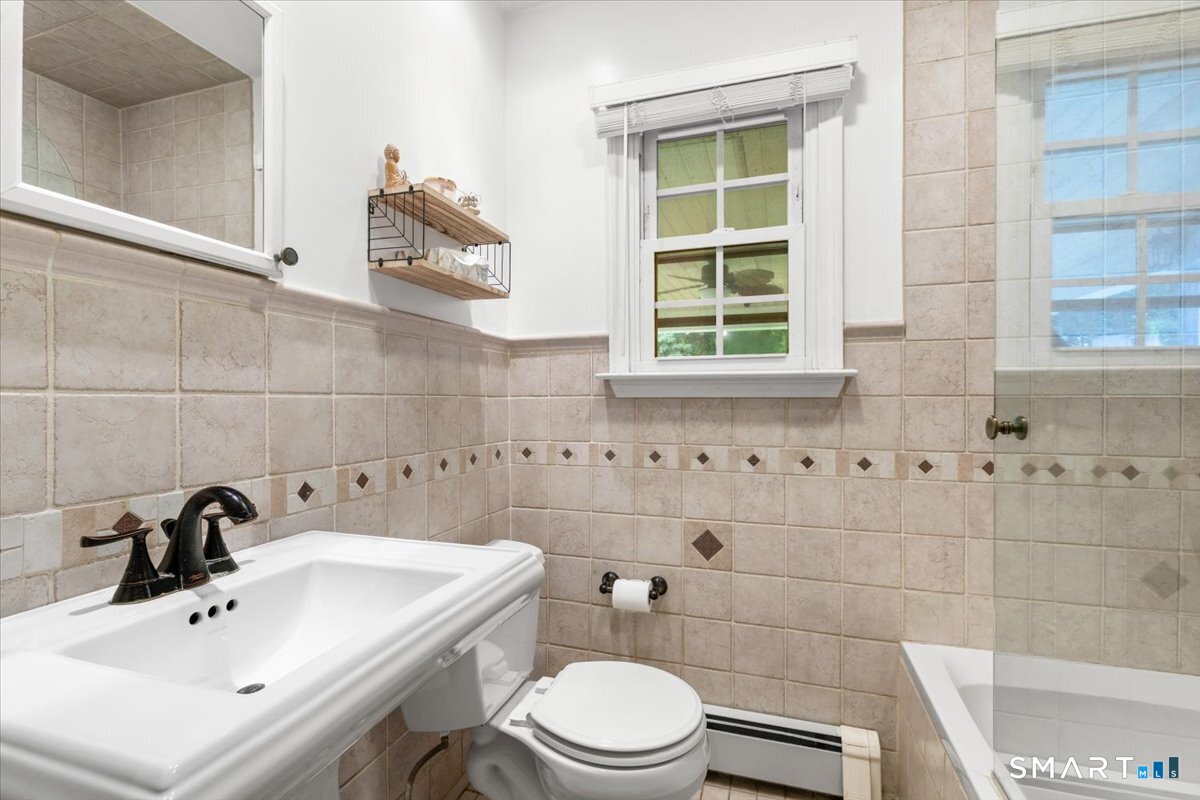 264 Sunrise Terrace Bridgeport CT 06606