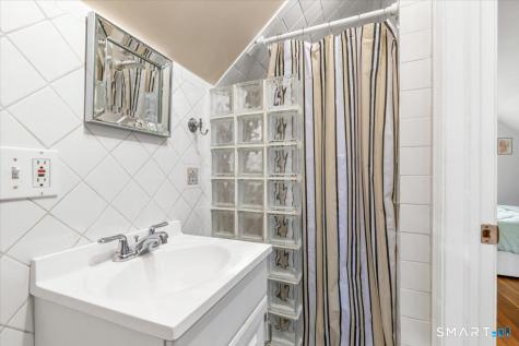 264 Sunrise Terrace Bridgeport CT 06606