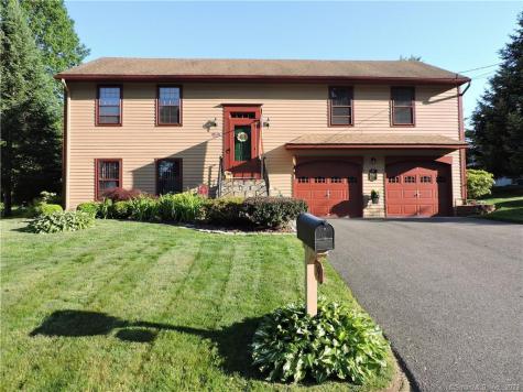 19 Oak Hollow Drive Waterbury CT 06708