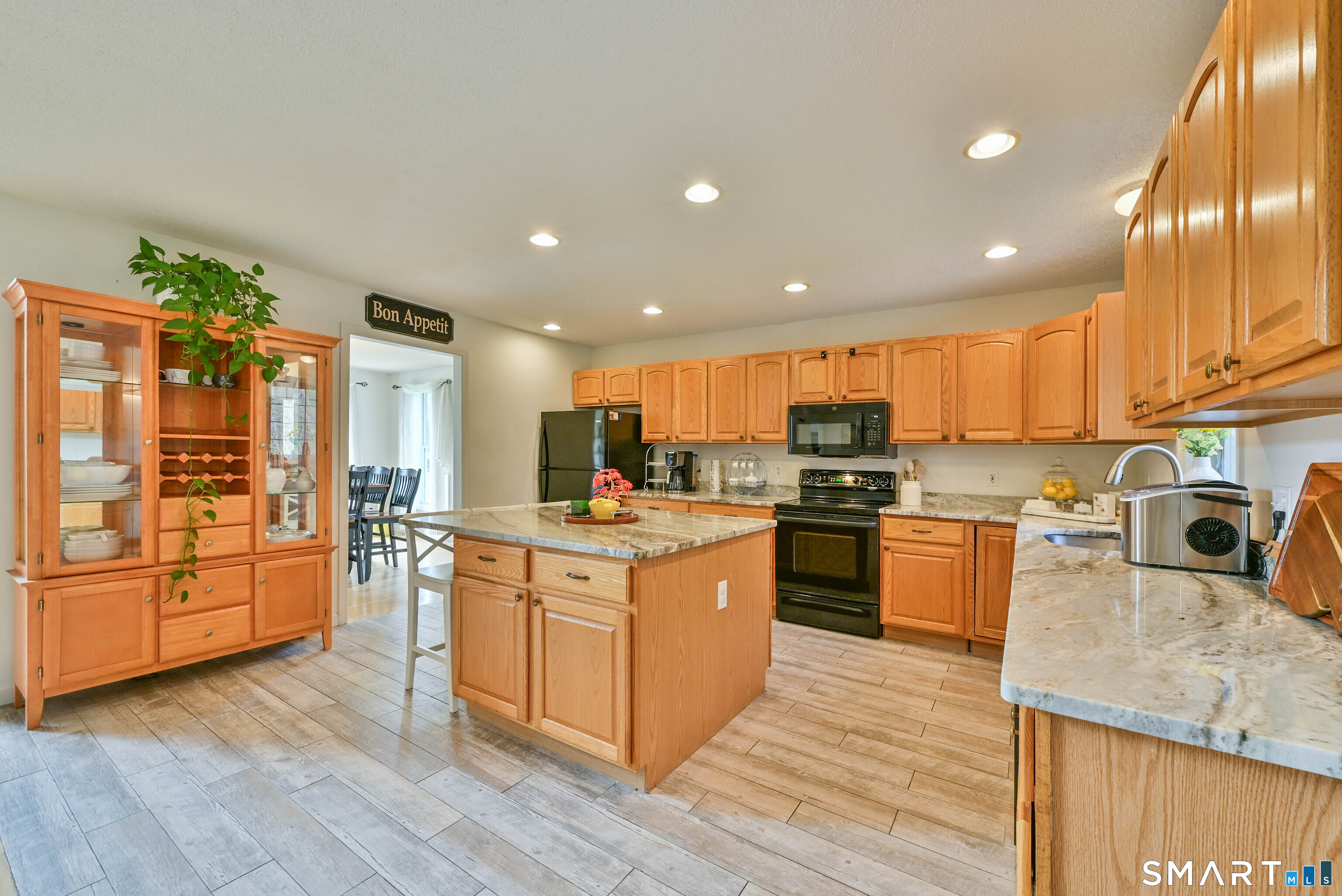 863 Route 198 Woodstock CT 06281