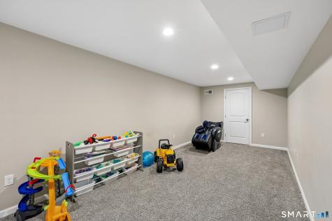 17 Sea View Terrace Waterford CT 06385