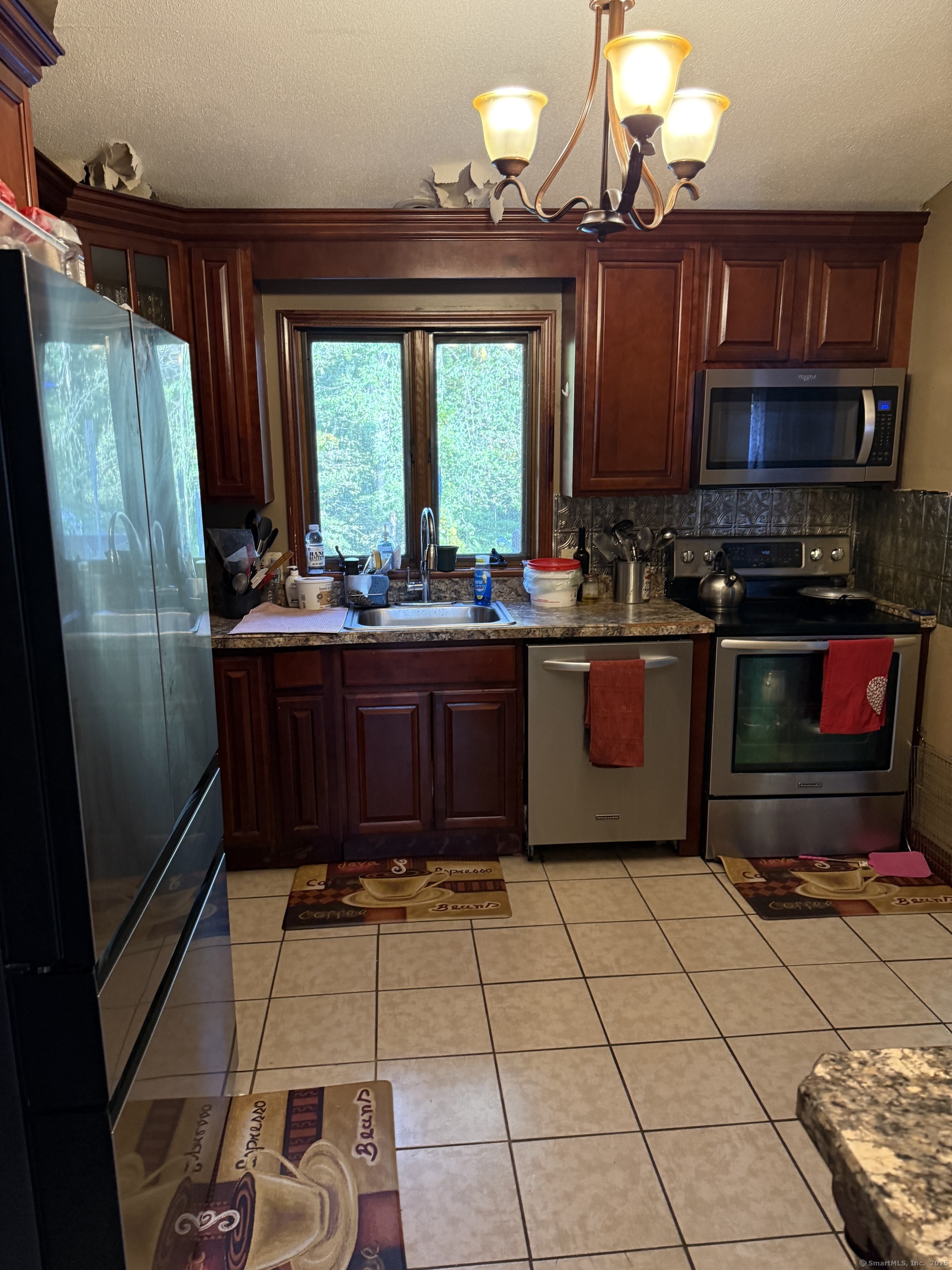 11 Boysen Drive Bloomfield CT 06002