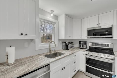 9 Sunnieside Court Waterford CT 06385