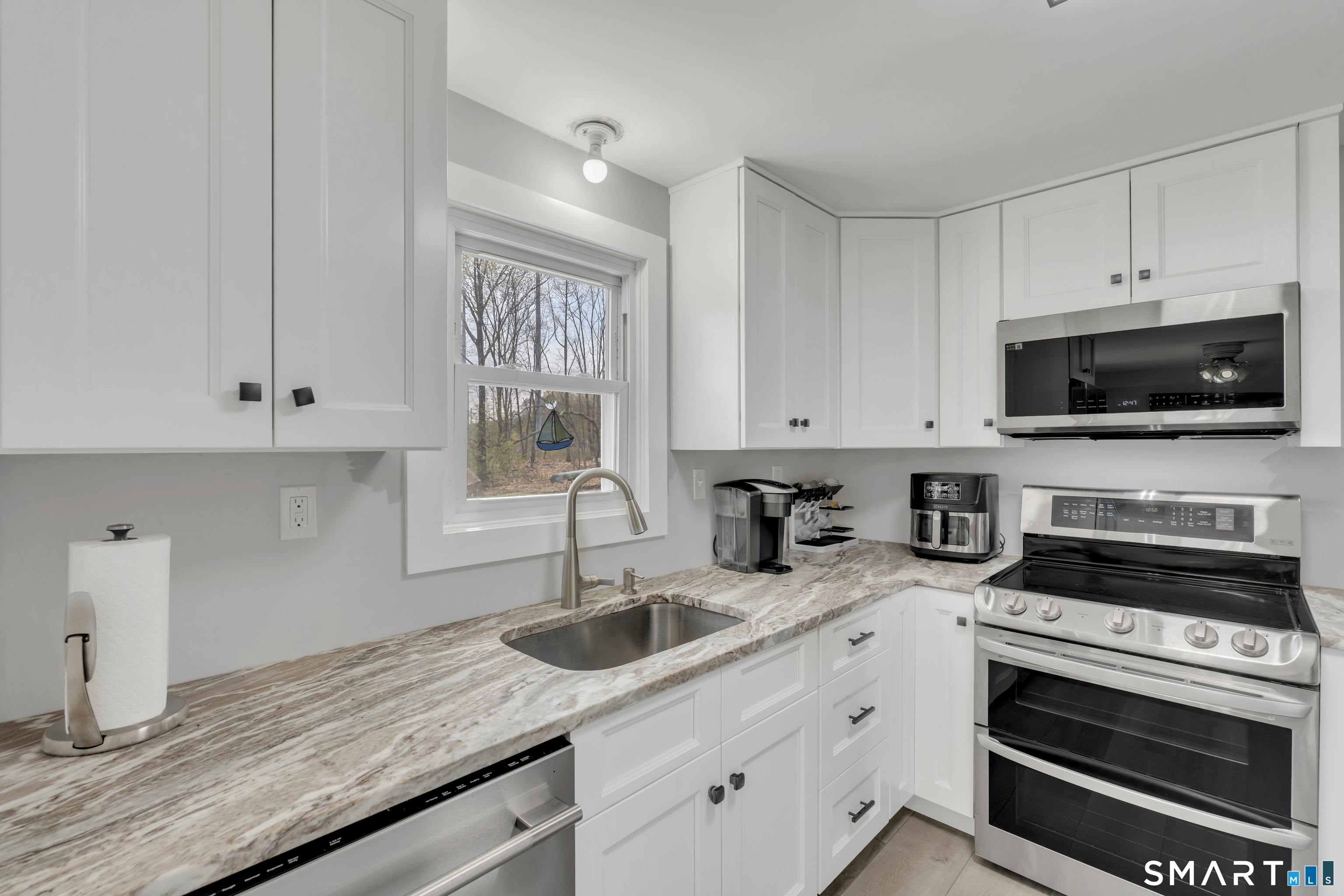 9 Sunnieside Court Waterford CT 06385