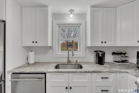9 Sunnieside Court Waterford CT 06385