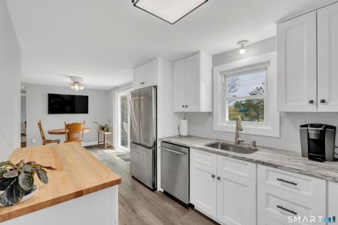 9 Sunnieside Court Waterford CT 06385
