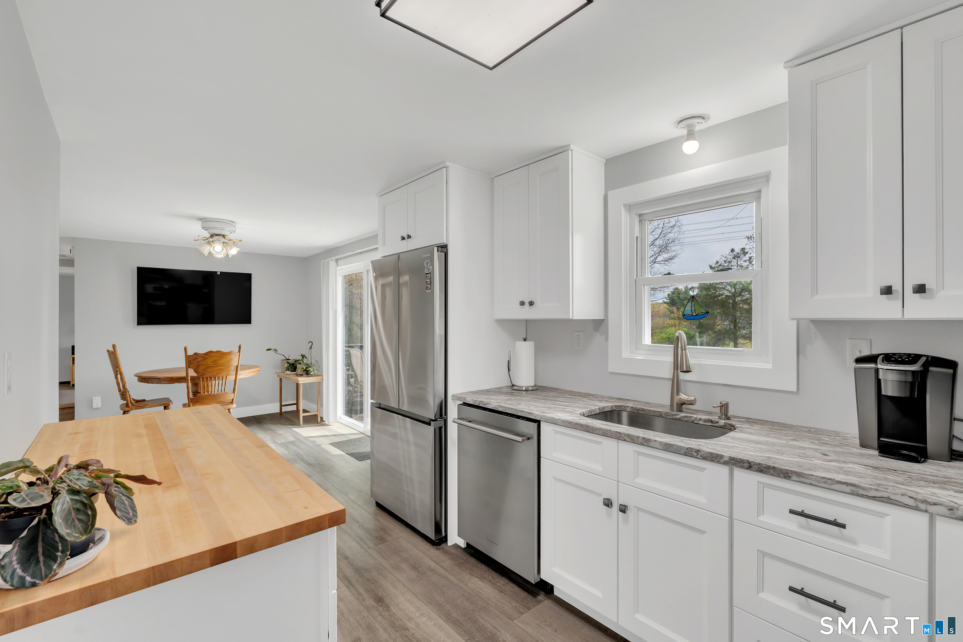 9 Sunnieside Court Waterford CT 06385