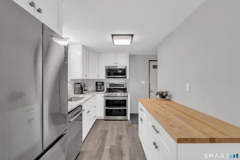 9 Sunnieside Court Waterford CT 06385