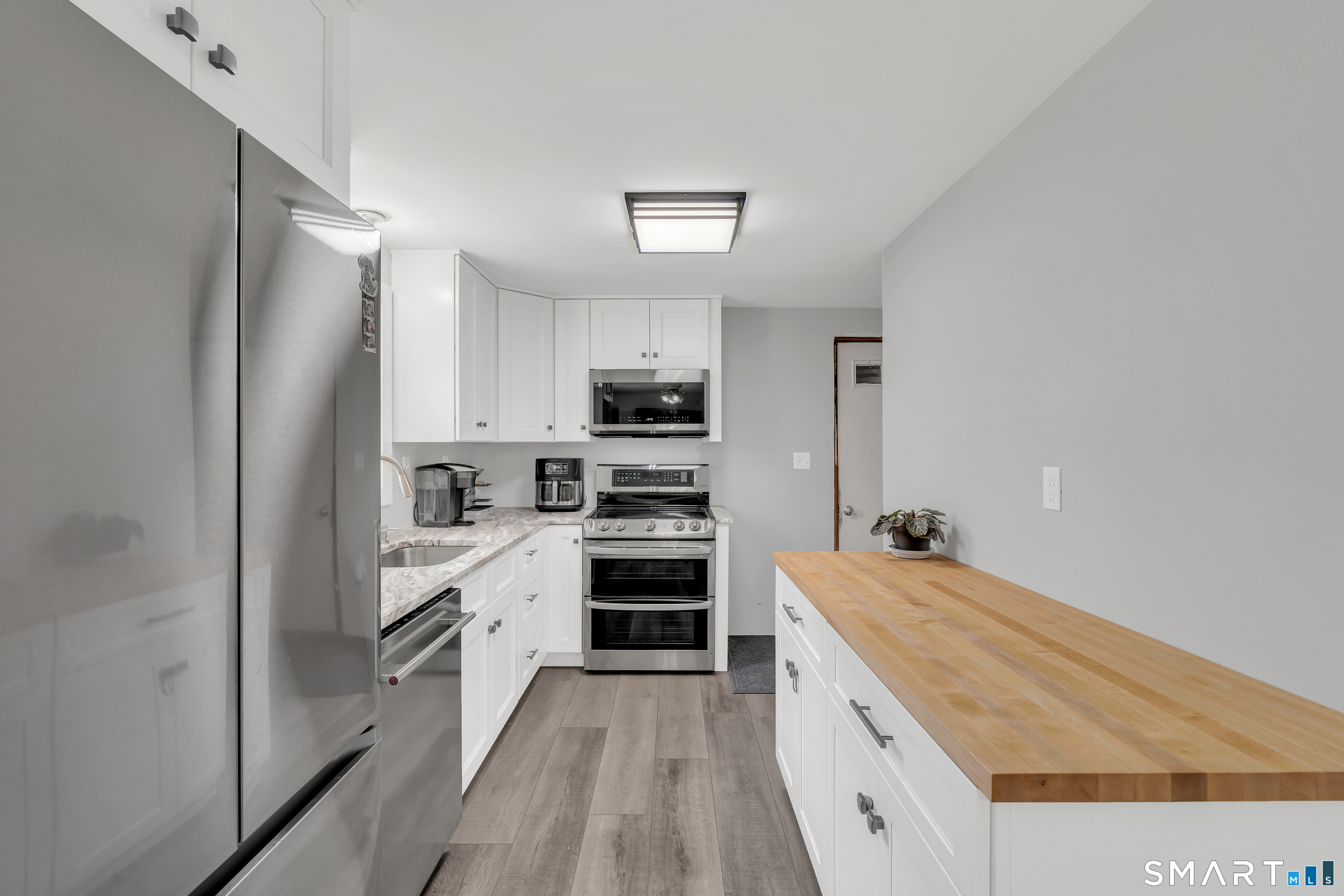 9 Sunnieside Court Waterford CT 06385