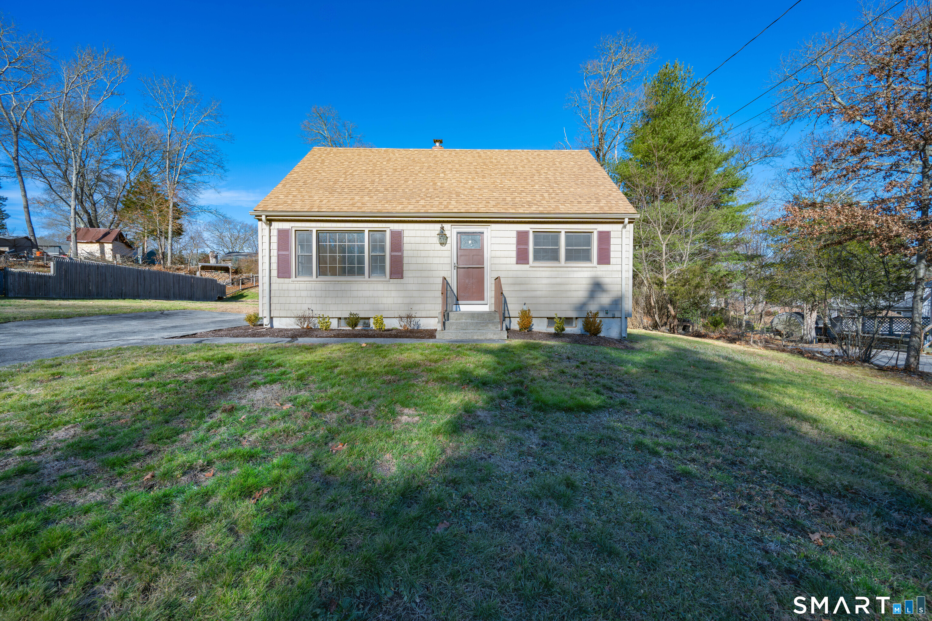 22 Oak Drive North Stonington CT 06359