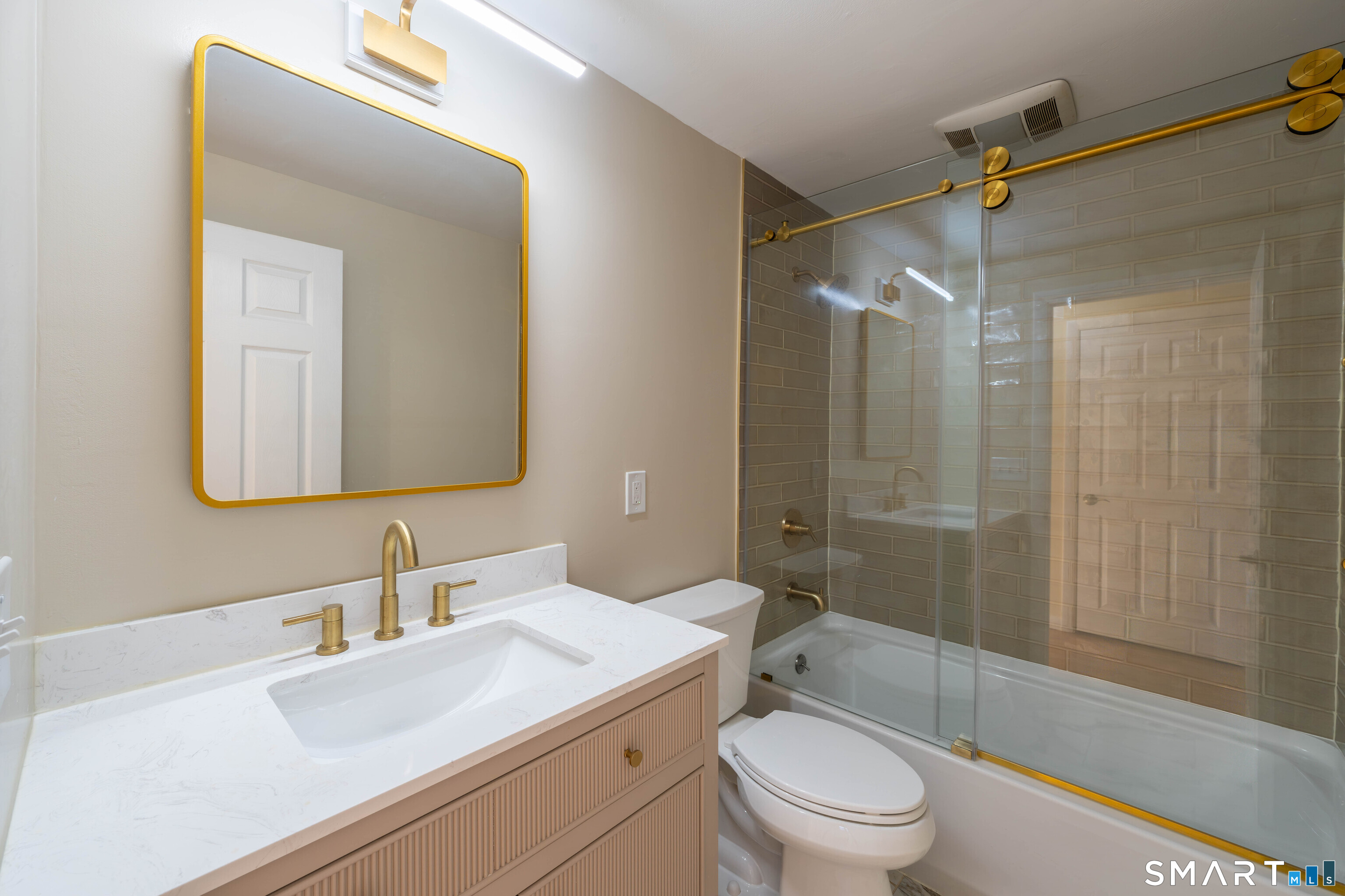 22 Oak Drive North Stonington CT 06359