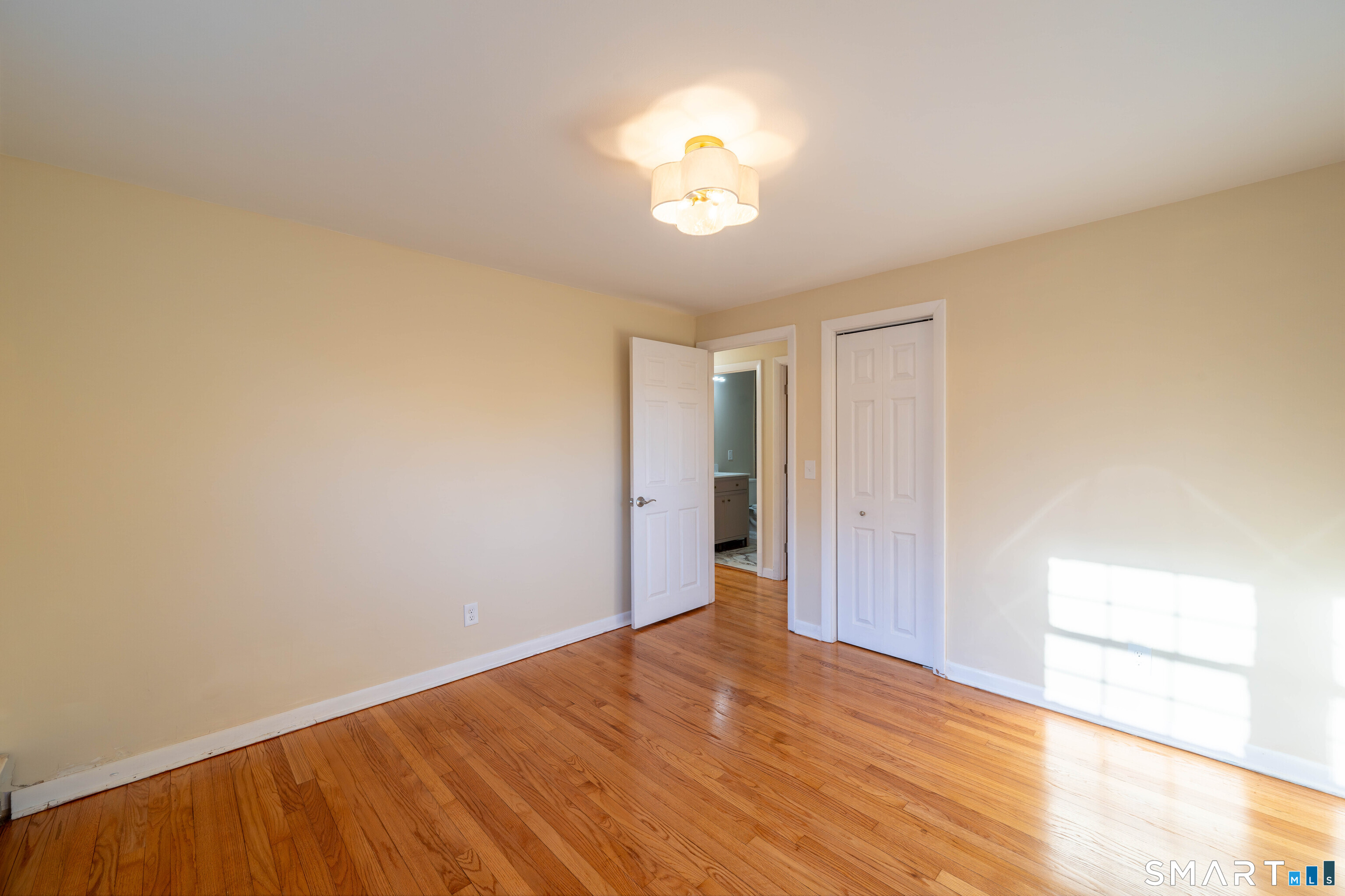22 Oak Drive North Stonington CT 06359