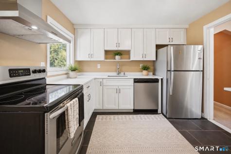 82 Weaver Road Manchester CT 06042
